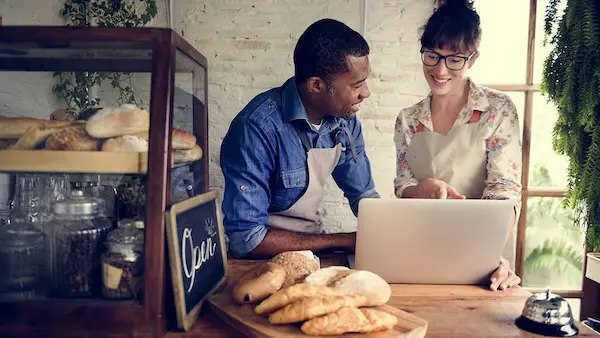 Marketing digital para pequeñas y medianas empresas con estrategias online y crecimiento en internet.